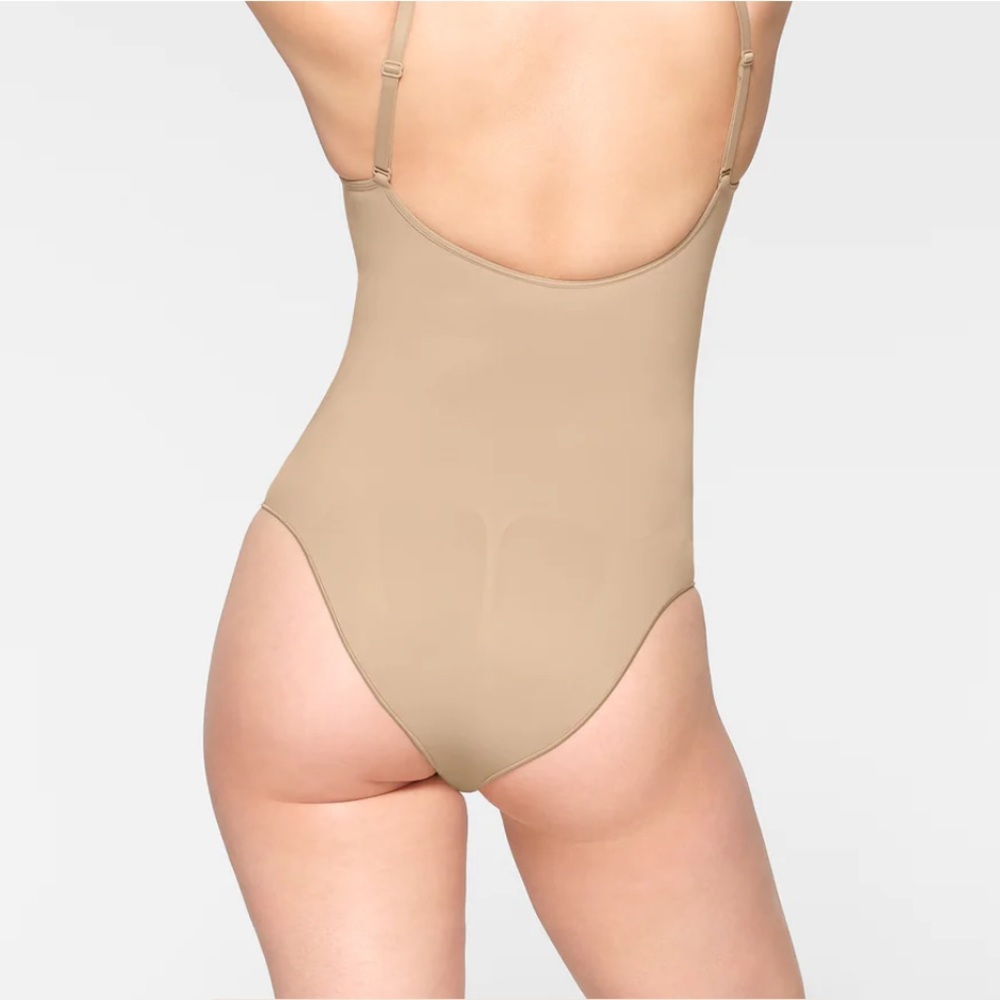 SKIMS / SEAMLESS SCULPT BRIEF BODYSUIT, cream clay color. - Picture 7 of 10